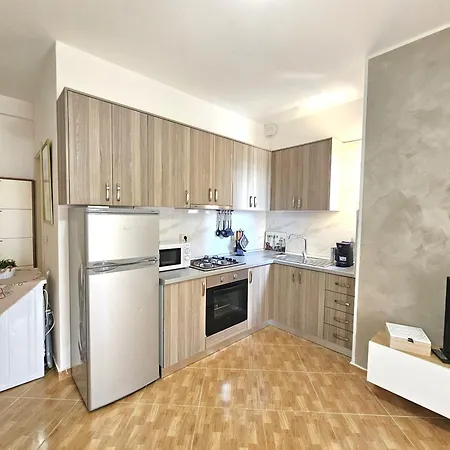 Pool View Palm 002 Avlonya