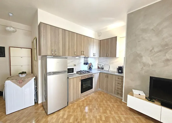 Pool View Palm 002 Vlorë