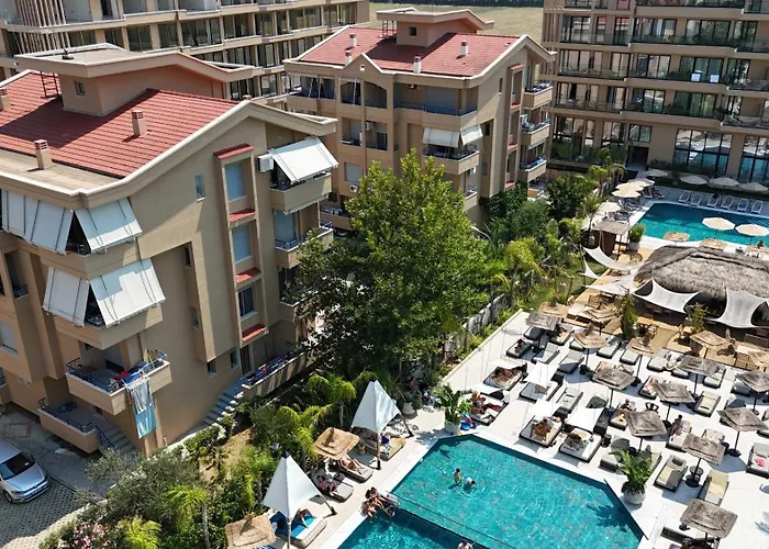 Pool View Palm 002 Vlorë